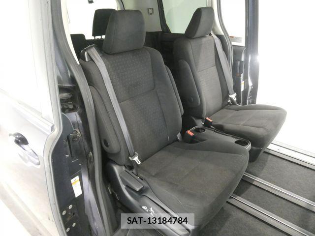Toyota VOXY HYBRID 2016-08 6915318-14