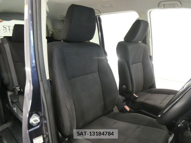 Toyota VOXY HYBRID 2016-08 6915318-16