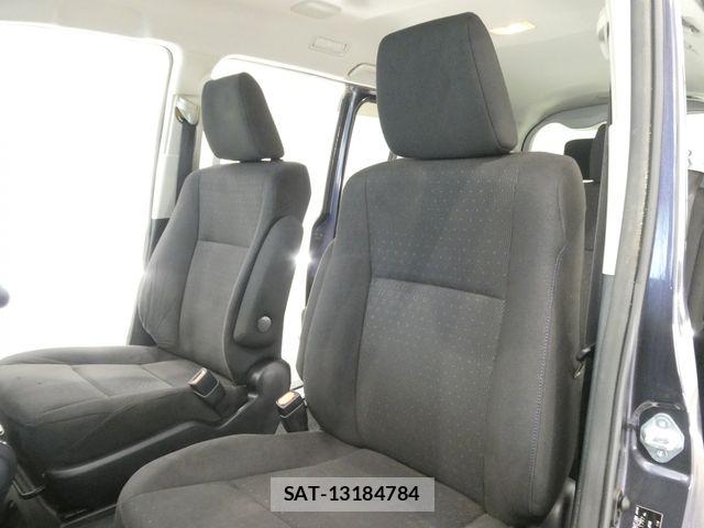 Toyota VOXY HYBRID 2016-08 6915318-17
