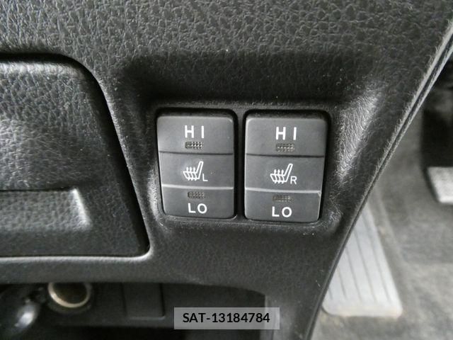 Toyota VOXY HYBRID 2016-08 6915318-20