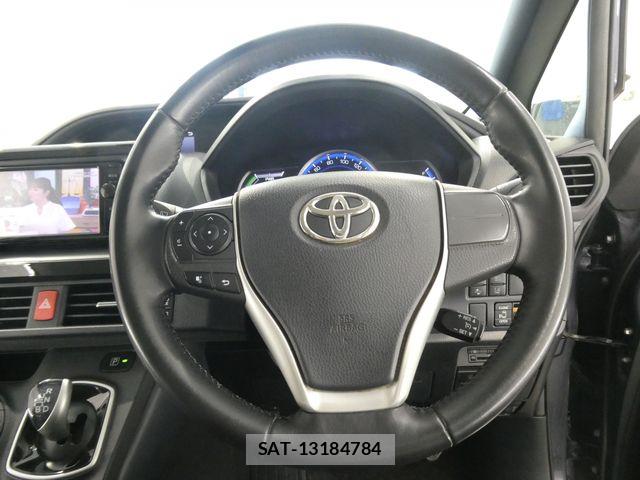 Toyota VOXY HYBRID 2016-08 6915318-22