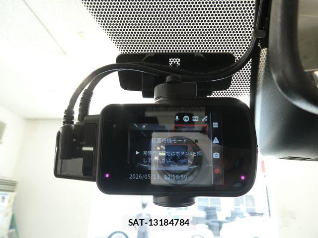 Toyota VOXY HYBRID 2016-08 6915318-25