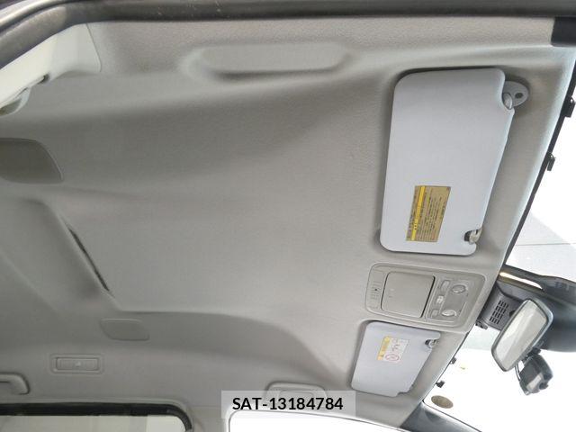 Toyota VOXY HYBRID 2016-08 6915318-28