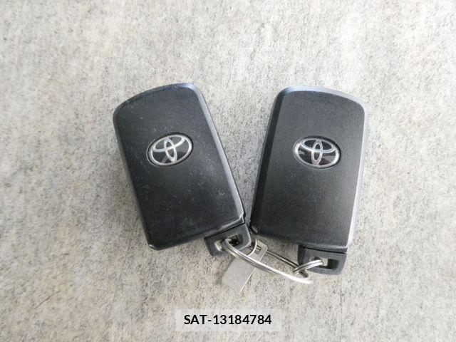 Toyota VOXY HYBRID 2016-08 6915318-29