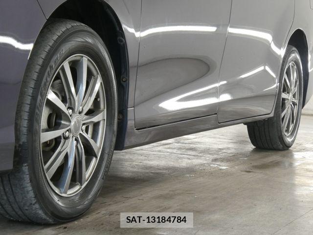Toyota VOXY HYBRID 2016-08 6915318-8