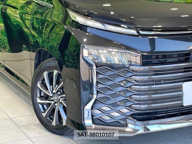 Toyota VOXY HYBRID 2024-04 6915268-11