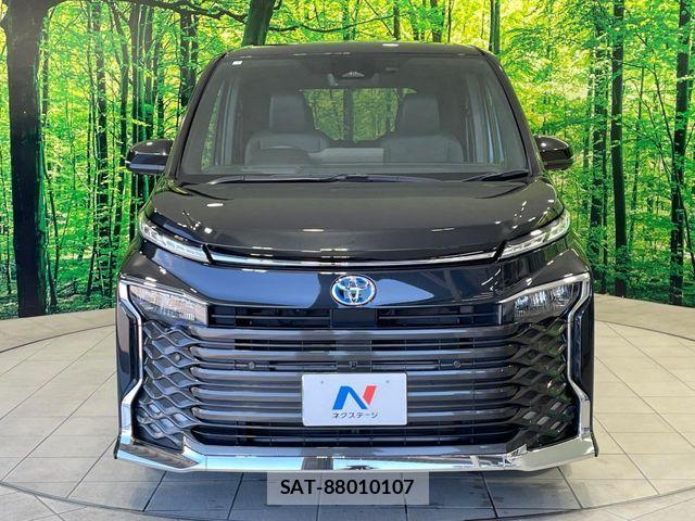 Toyota VOXY HYBRID 2024-04 6915268-13