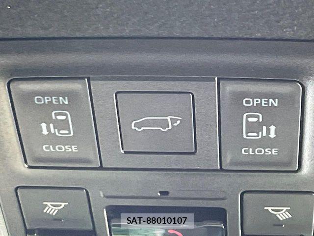 Toyota VOXY HYBRID 2024-04 6915268-5