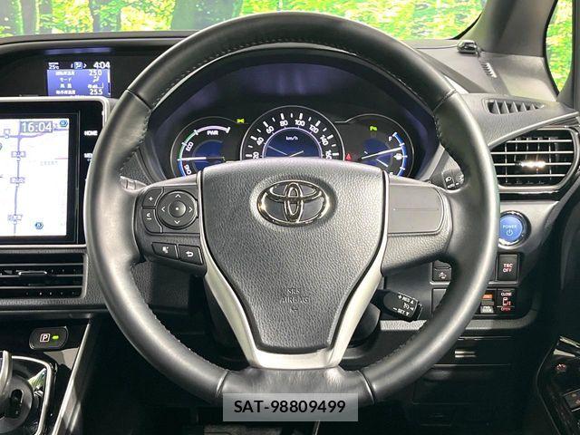 Toyota VOXY HYBRID 2021-09 6915286-12