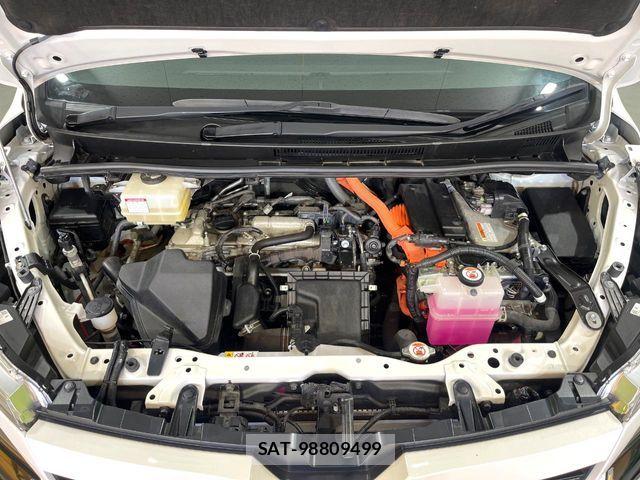 Toyota VOXY HYBRID 2021-09 6915286-19