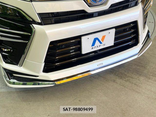 Toyota VOXY HYBRID 2021-09 6915286-4