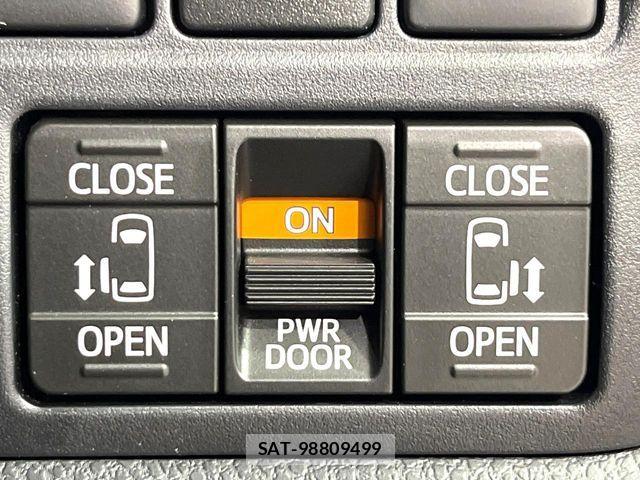 Toyota VOXY HYBRID 2021-09 6915286-6
