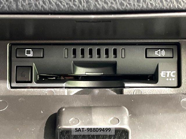 Toyota VOXY HYBRID 2021-09 6915286-7