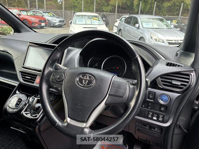Toyota VOXY HYBRID 2017-05 6915310-9
