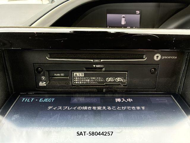 Toyota VOXY HYBRID 2017-05 6915310-13