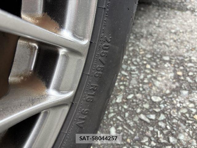 Toyota VOXY HYBRID 2017-05 6915310-25