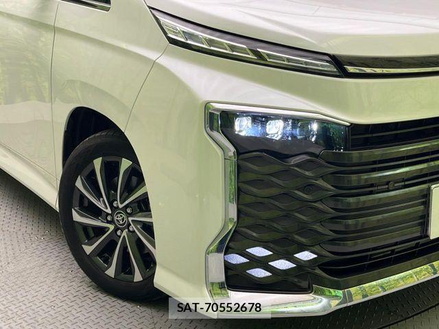 Toyota VOXY HYBRID 2023-08 6915267-13