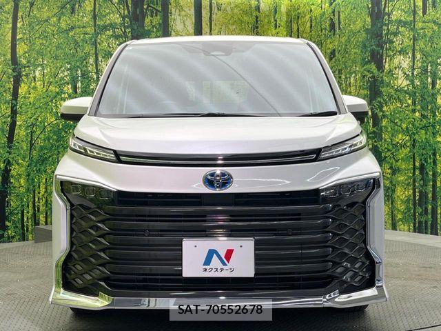 Toyota VOXY HYBRID 2023-08 6915267-15