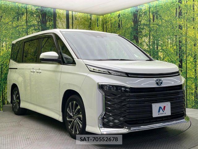 Toyota VOXY HYBRID 2023-08 6915267-17