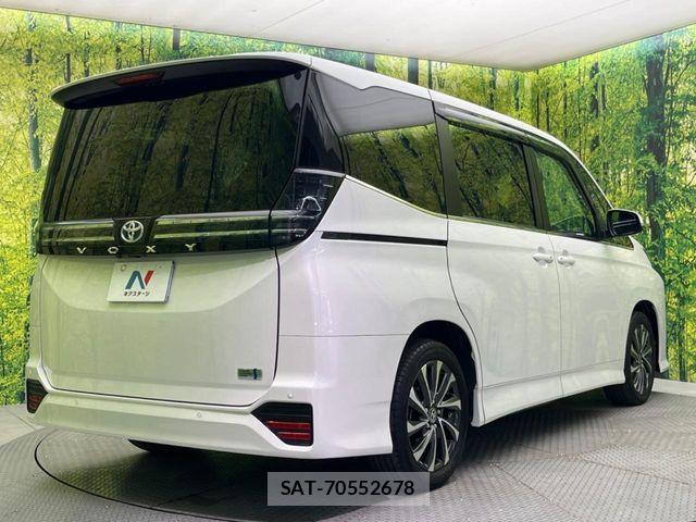 Toyota VOXY HYBRID 2023-08 6915267-18