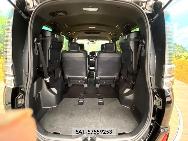 Toyota VOXY HYBRID 2021-07 6915296-10