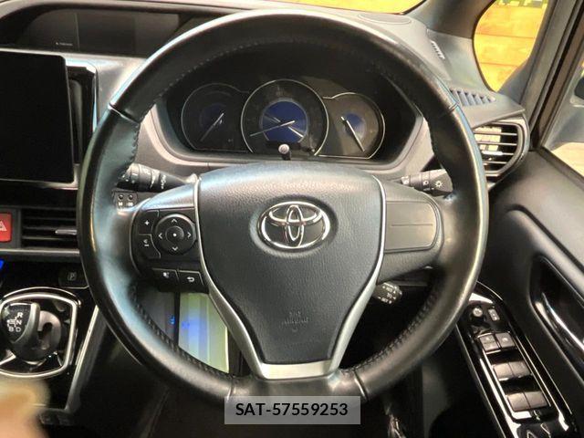 Toyota VOXY HYBRID 2021-07 6915296-11