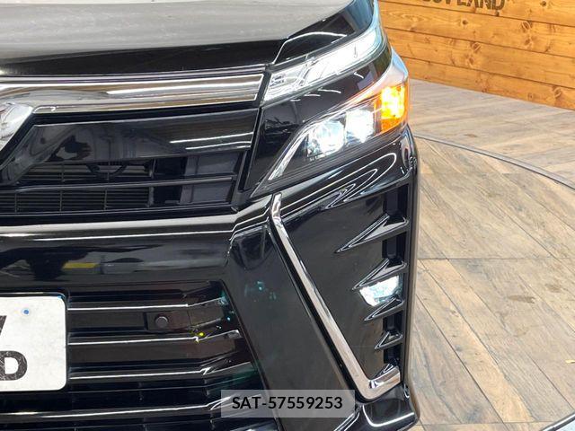 Toyota VOXY HYBRID 2021-07 6915296-12