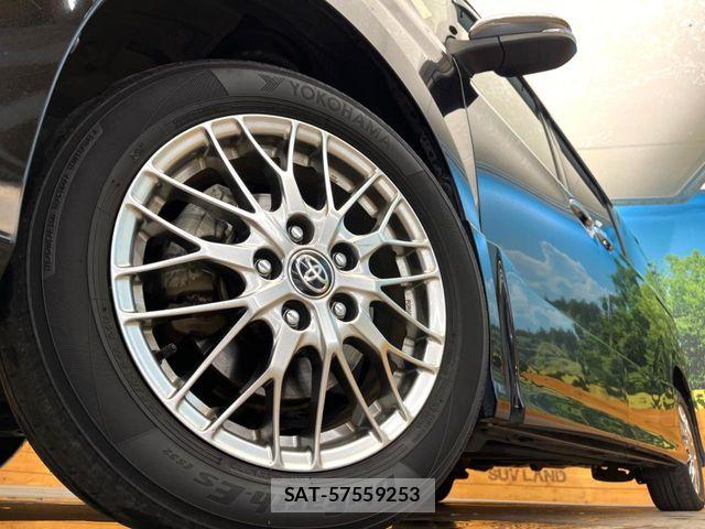 Toyota VOXY HYBRID 2021-07 6915296-13