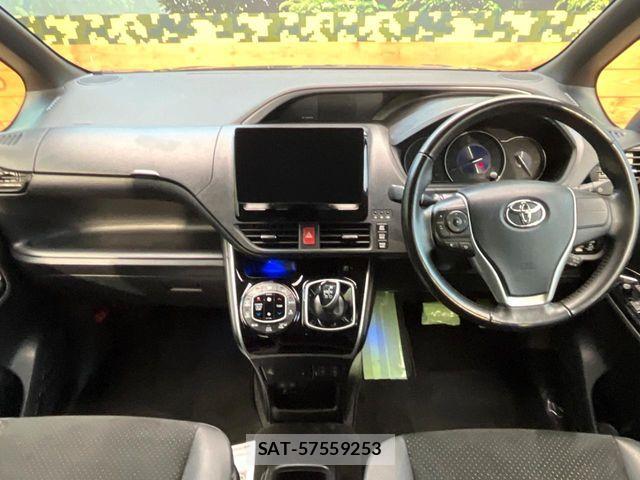 Toyota VOXY HYBRID 2021-07 6915296-1