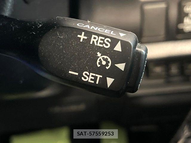 Toyota VOXY HYBRID 2021-07 6915296-5