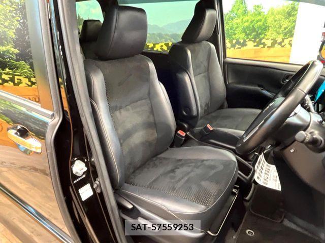 Toyota VOXY HYBRID 2021-07 6915296-7