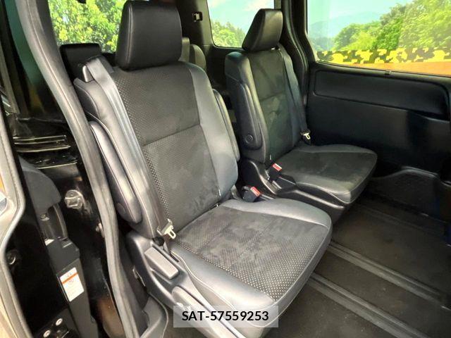 Toyota VOXY HYBRID 2021-07 6915296-8