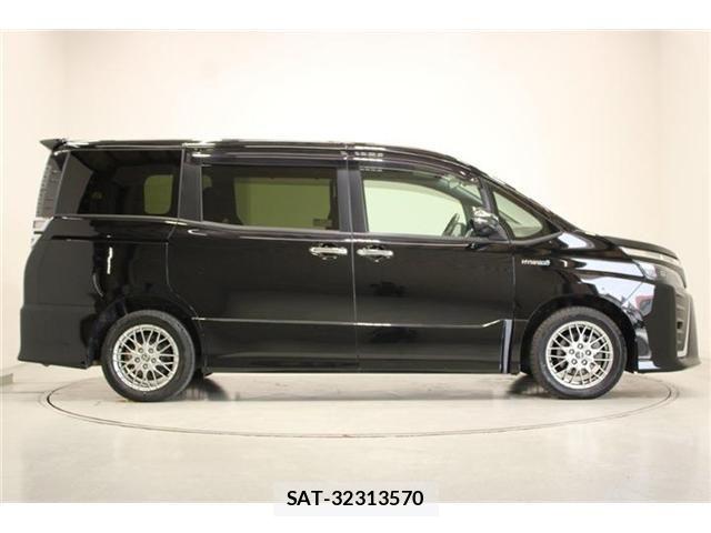 Toyota VOXY HYBRID 2018-01 6915307-12