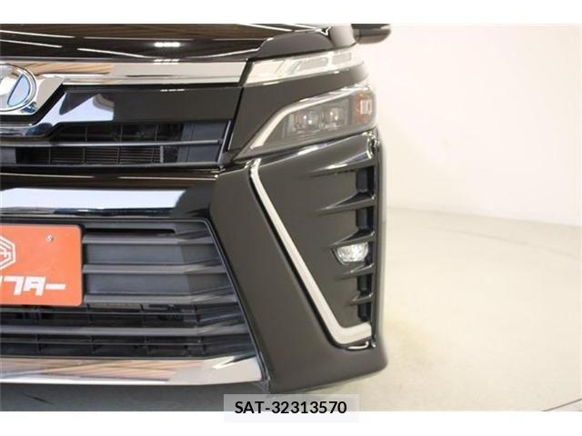 Toyota VOXY HYBRID 2018-01 6915307-13