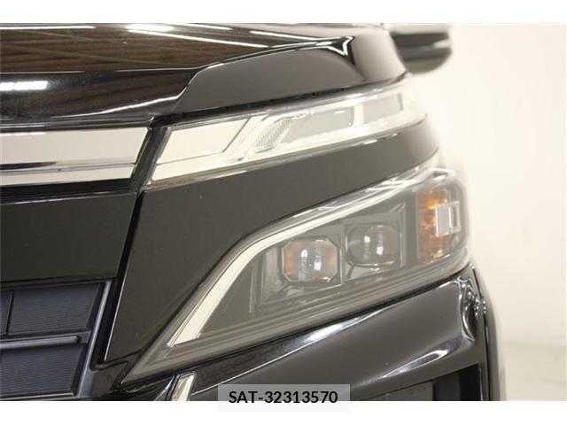 Toyota VOXY HYBRID 2018-01 6915307-14