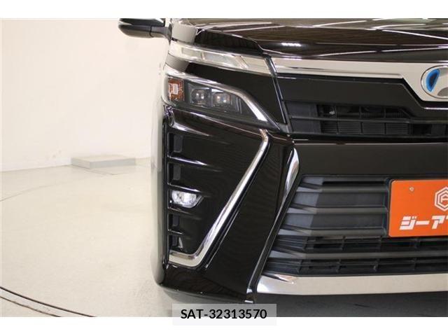 Toyota VOXY HYBRID 2018-01 6915307-15