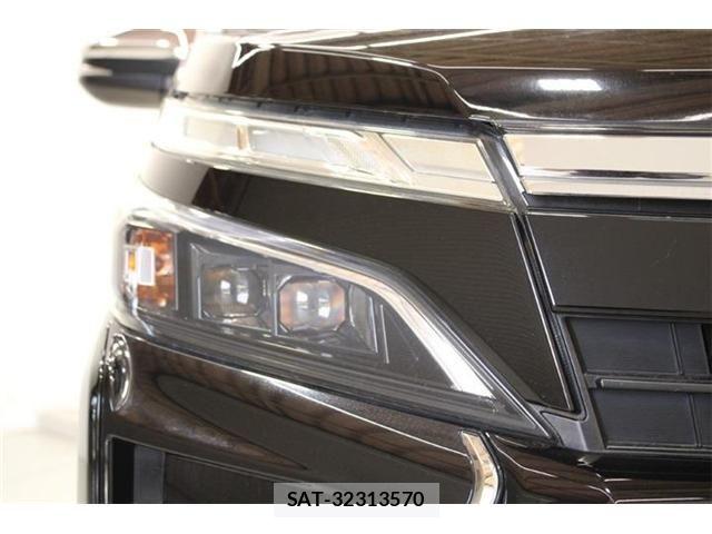 Toyota VOXY HYBRID 2018-01 6915307-16