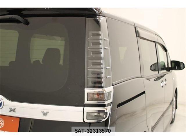Toyota VOXY HYBRID 2018-01 6915307-17