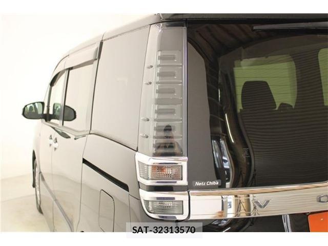 Toyota VOXY HYBRID 2018-01 6915307-18