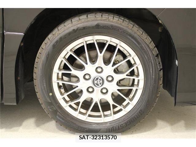 Toyota VOXY HYBRID 2018-01 6915307-21