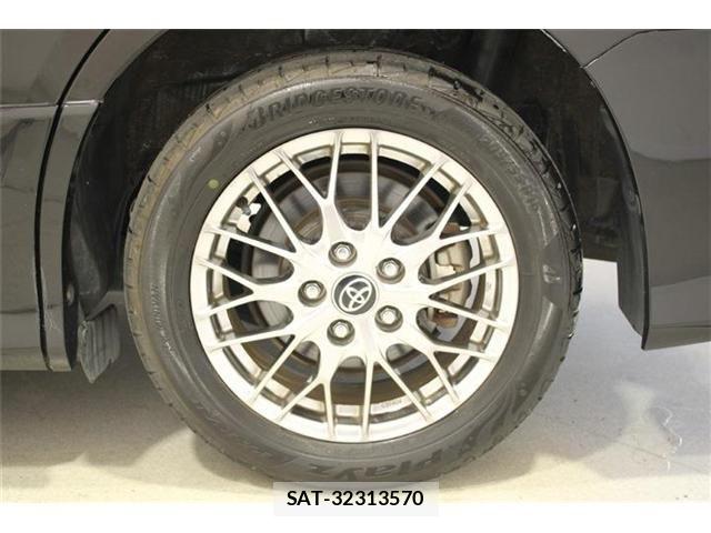 Toyota VOXY HYBRID 2018-01 6915307-23