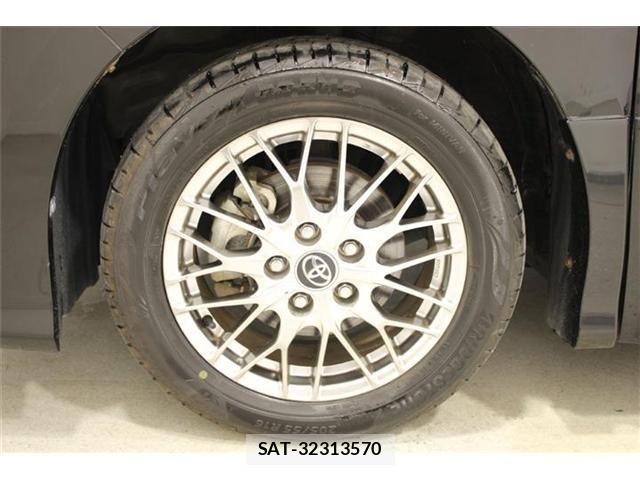 Toyota VOXY HYBRID 2018-01 6915307-24