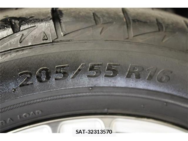 Toyota VOXY HYBRID 2018-01 6915307-26