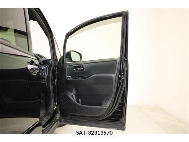 Toyota VOXY HYBRID 2018-01 6915307-28