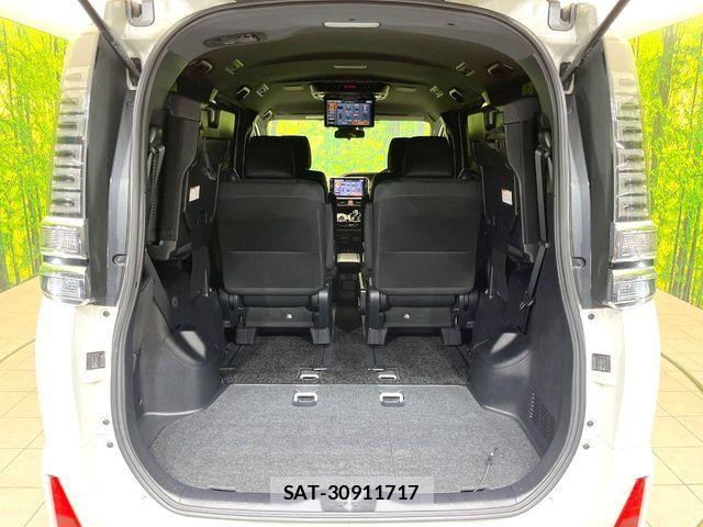 Toyota VOXY HYBRID 2018-03 6915309-10