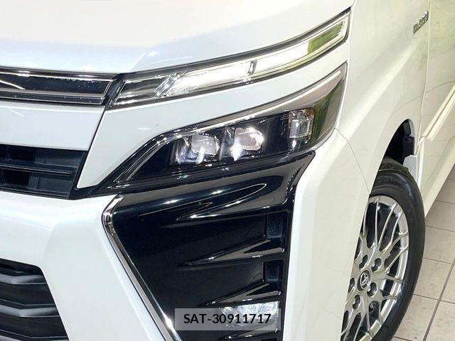 Toyota VOXY HYBRID 2018-03 6915309-12