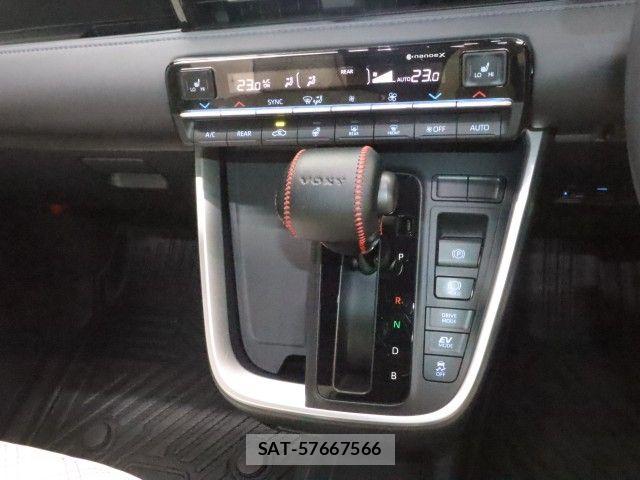 Toyota VOXY HYBRID 2023-06 6915270-20