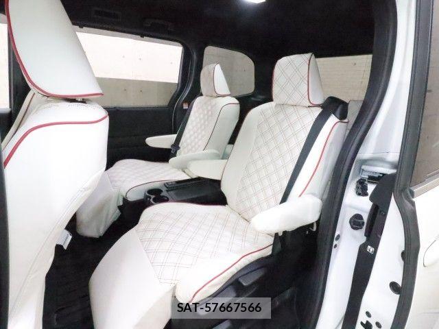 Toyota VOXY HYBRID 2023-06 6915270-7