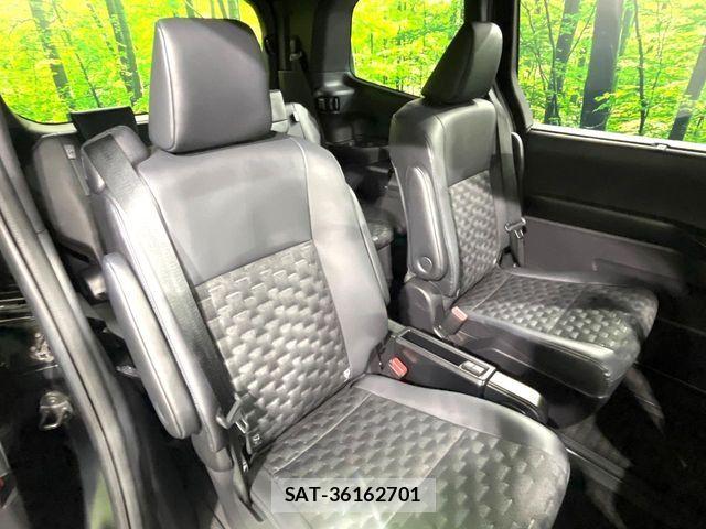 Toyota VOXY HYBRID 2023-02 6915272-9