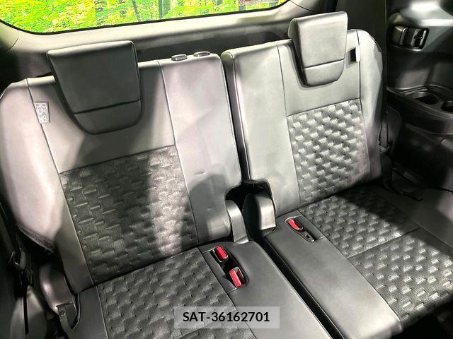 Toyota VOXY HYBRID 2023-02 6915272-10